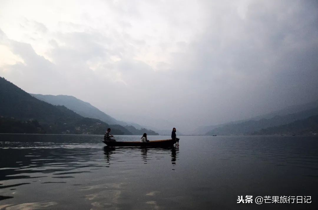 去尼泊尔旅游多少钱（飞机或汽车至尼泊尔旅行攻略大全，含路线交通景点美食购物及建议）