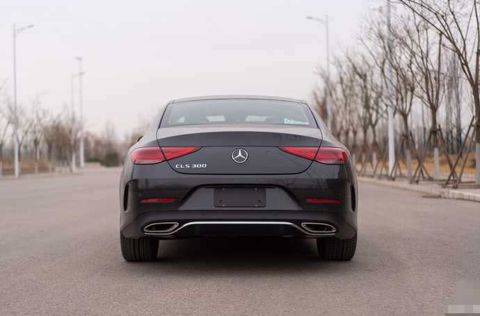 开完奔驰cls,再开奥迪a7l,对比后发现奔驰和奥迪的差距真大