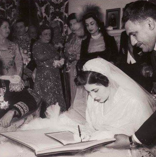 伊朗末代美艳王后！国王宠翻送天价珠宝，却因无法生育被流放