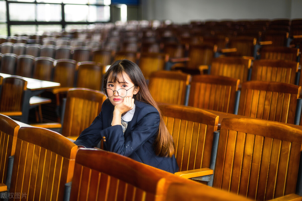 俘获女人芳心的有效方法：利用“弃猫效应”，比一味讨好管用