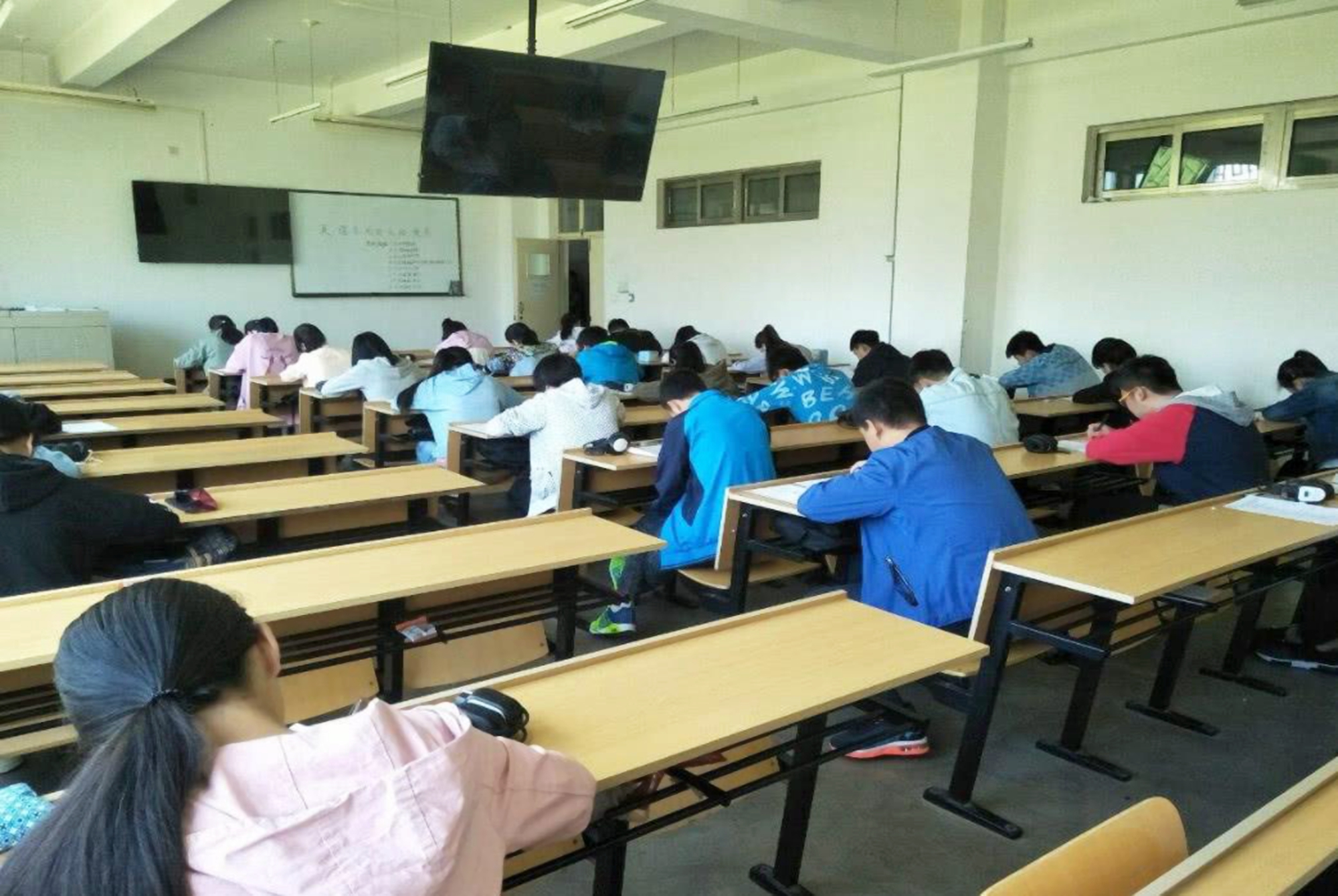 22年高考或将迎来变化，“选科规则”出新招，高中生备考难度加大