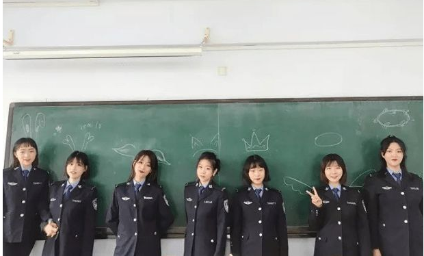 3类大学生毕业可直接成公务员，无需参加考试，妥妥的“铁饭碗”