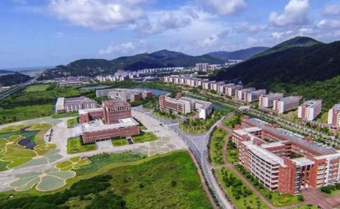 珠海将迎来本土的第一所本科高校，虽是民办大学，但也是开心的