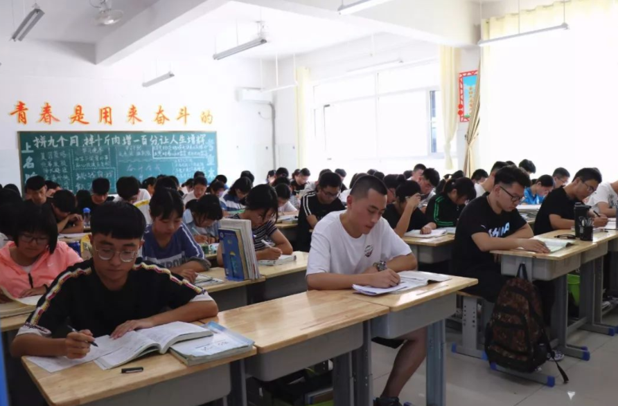 高考“最牛钉子户”成绩已出，25次也未能圆梦，明年他还会继续吗