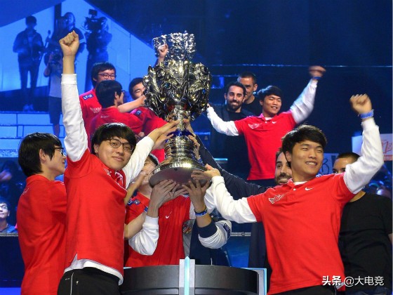 s2总决赛冠军(lol:历届全球总决赛冠军次年表现回顾,是荣耀也是重担)