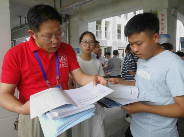 高考430分，选“公办专科”还是“民办本科”？三本生告诉你答案