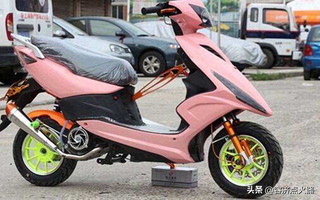 网上的踏板摩托车才2000多元一台，都是什么发动机，值得买吗？