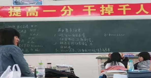 高考“另类”标语走红，满满奇葩正能量，看后让人心潮澎湃