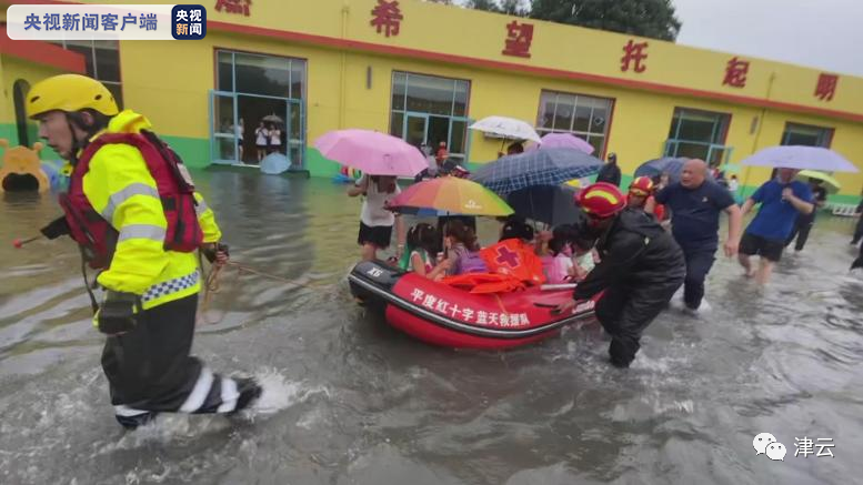 舟山持刀伤人案嫌犯已坠楼死亡丨迎战台风，沈阳停课一天