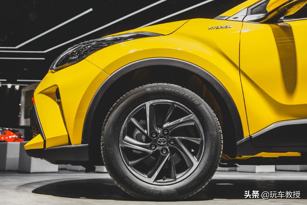 14.18万起 百公里油耗最低仅4.5L！丰田C-HR上市！