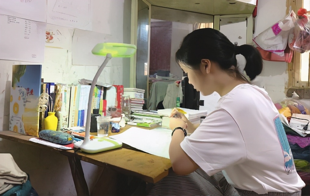 贫寒出孝子：农村女孩625分考上湖南大学，要带奶奶上大学