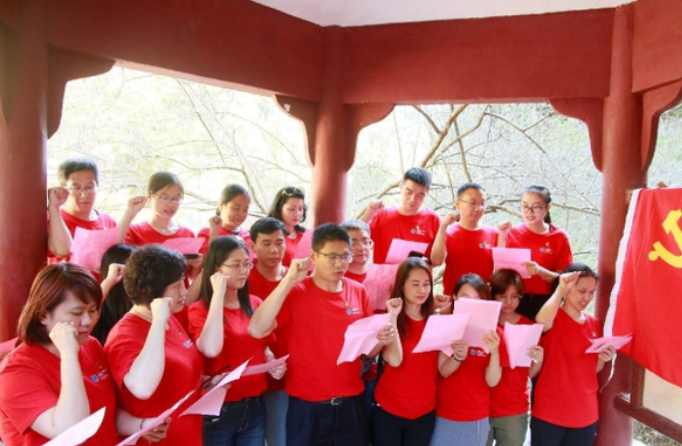 大学生入党由谁来决定？是“辅导员”还是“党支书”？别找错了人