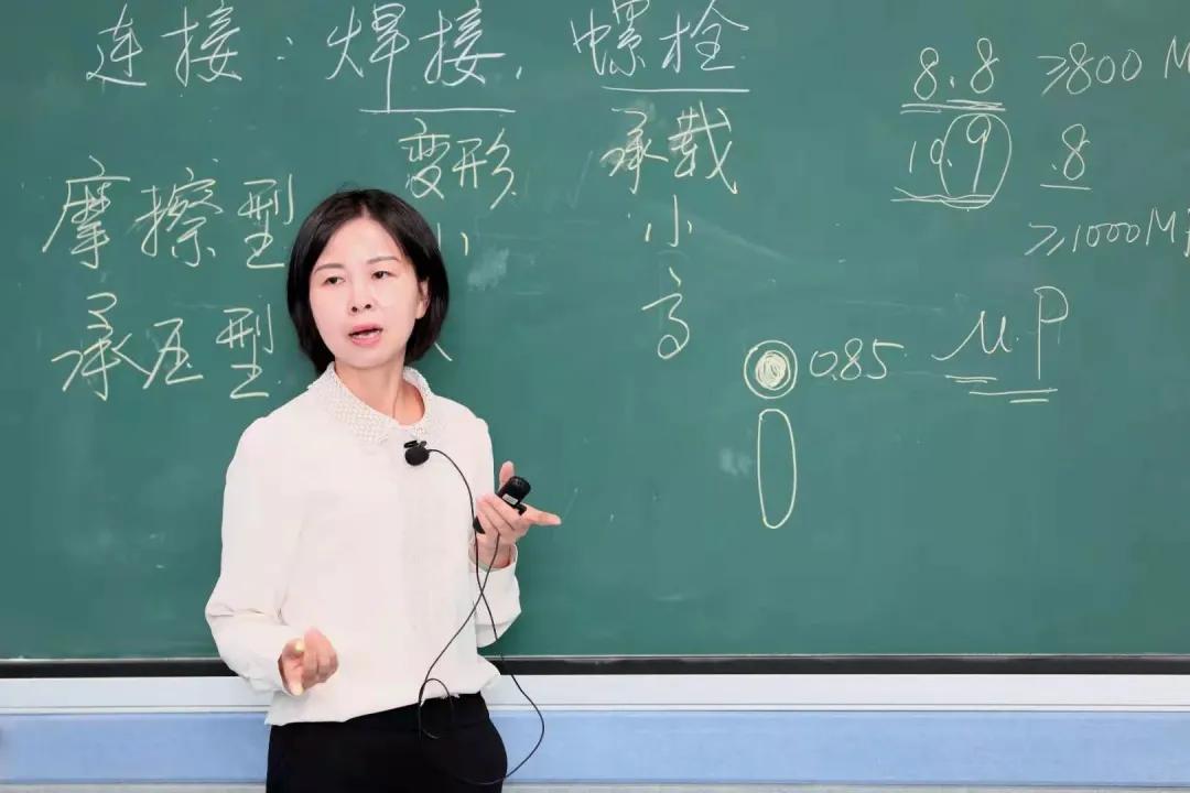 吴丽丽：做钢结构与学生最牢固的“连结点”