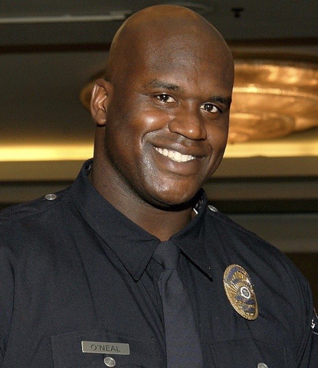 奥尼尔几岁退役的(奥尼尔退役后当选副警长,8年警龄的他薪水有多少?)_