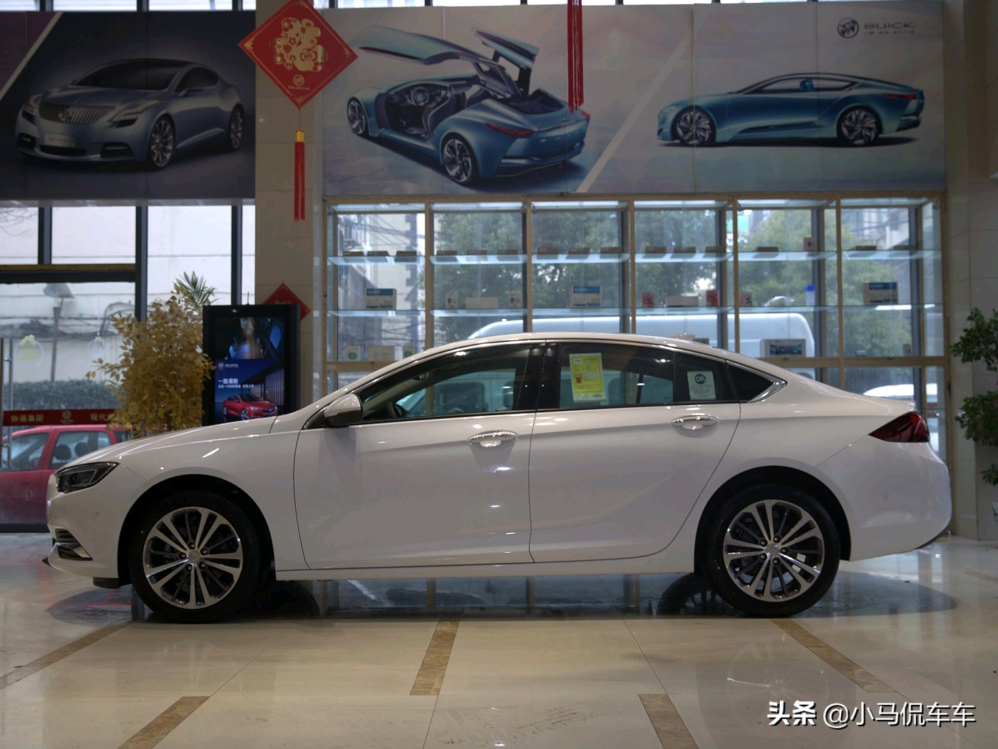 月薪一万元，同事大部分都开紧凑型车，买君威我能养得起吗