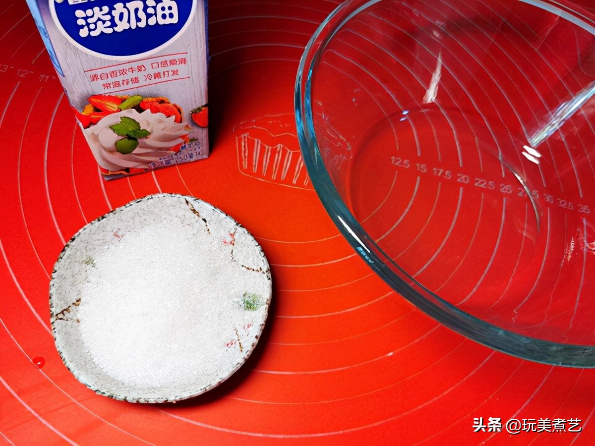 用红曲做出红丝绒般的蛋糕卷，重点就藏在细节里