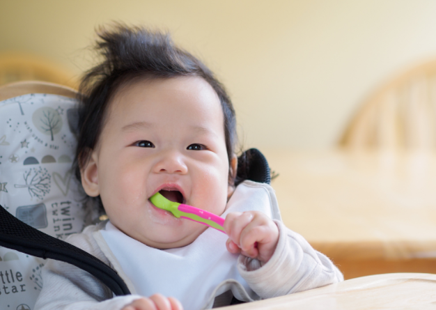 婴儿几个月可以断奶（宝宝断奶最佳时间）