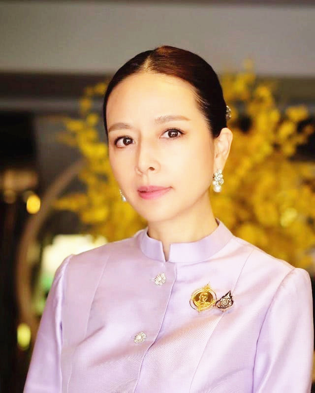 “泰国顶级富婆”伍伦盼，拒绝众多追求者嫁给高官，现身价百亿
