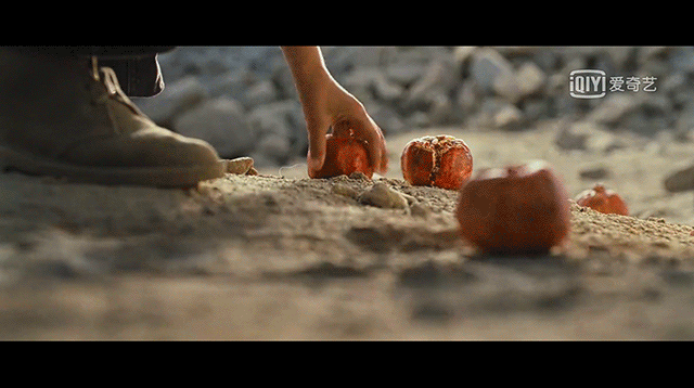 兄弟被强暴，他假装没看见：千万别当爱的炮灰，叫人心疼