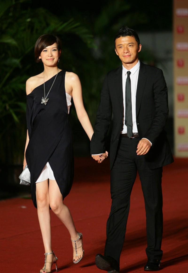 谢晖和佟晨洁2002年郁郁不得志的谢晖遇到模特佟晨洁,2004年两人结婚