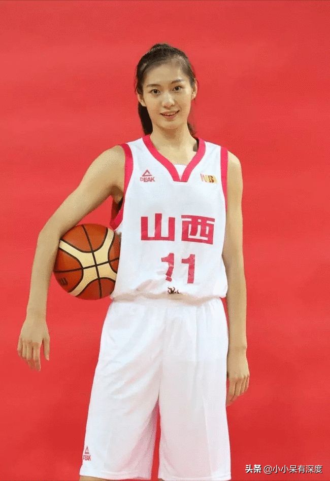 女篮赵爽(赵爽,女篮的颜值天花板,颜值球技皆出众的她,为何30岁还无