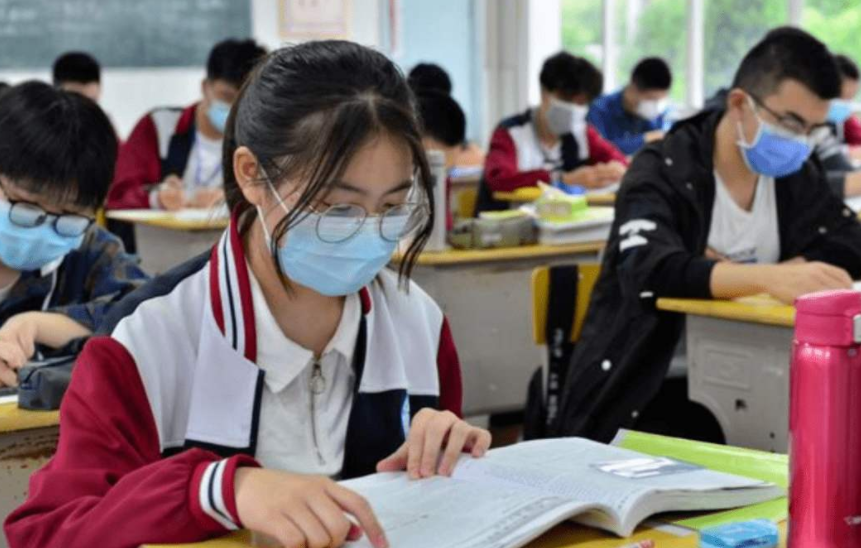 高考特殊满分作文，全文仅有755个字，却有30字阅卷组长也不认识