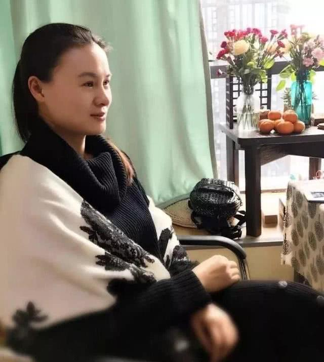 即为林生斌的前妻以及三个孩子,凶手则是这家人热情相待的保姆莫焕晶