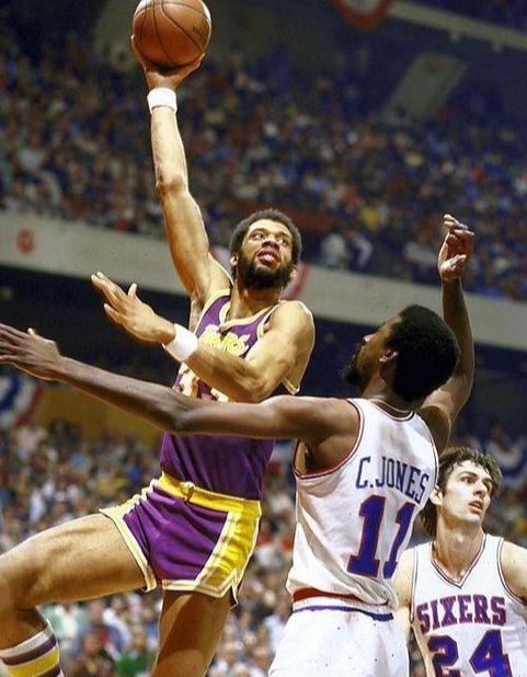 nba为什么没人用勾手（为何以前常见的勾手投篮技术，如今在NBA几乎看不到了？）-华海博客