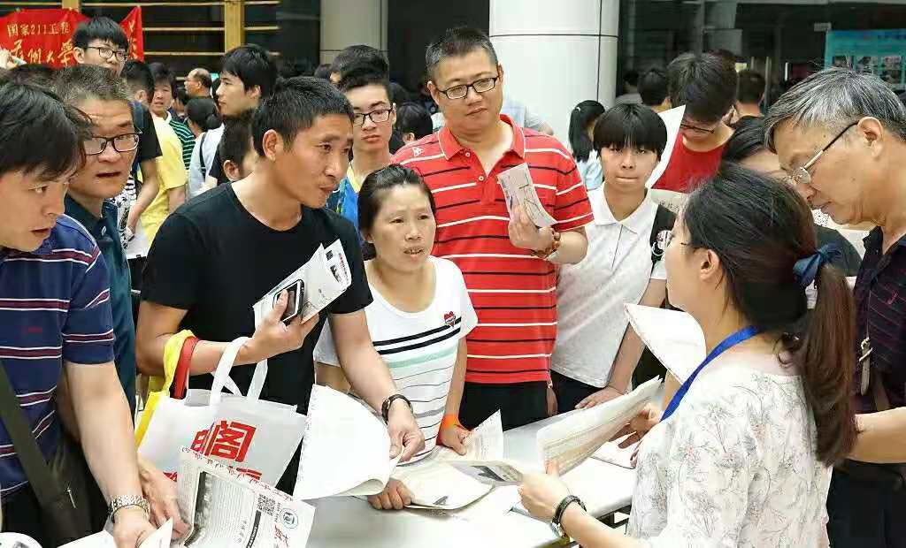 今年最“尴尬”的本科高校，本地招生“爆冷”，44个专业无人报考