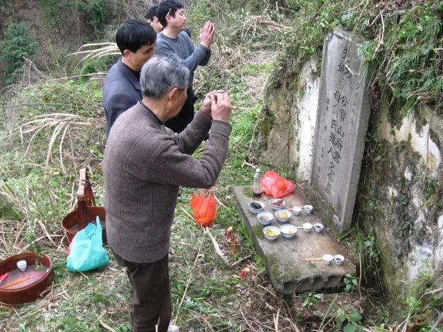 清明节到来，上坟切记“四不做”，老习俗不能忘，它具体指啥？