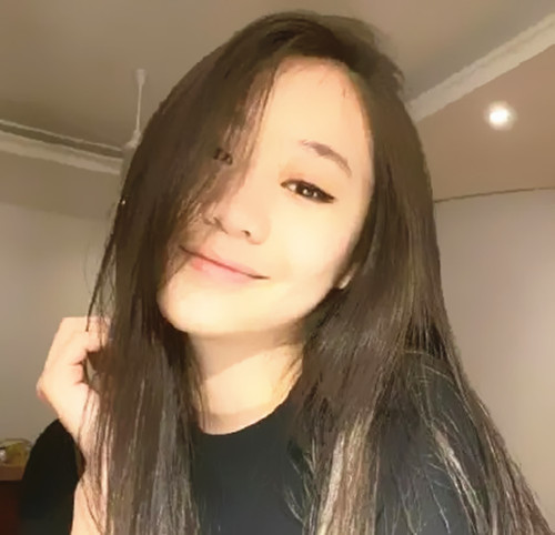 足球宝贝雨中秀身材颜值气质双在线被错认成李连杰大女儿