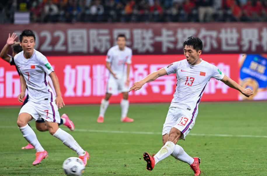 中国vs韩国足球2021世预赛（12强赛抽签前瞻，国足碰韩国更有利，集训4个月打好前6场成关键）
