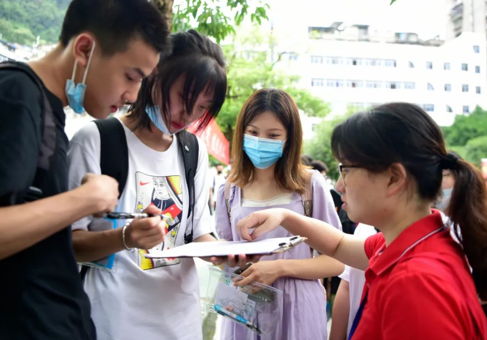 2021山东4.8万名考生出现滑档，无缘本科，高三学生可别大意了