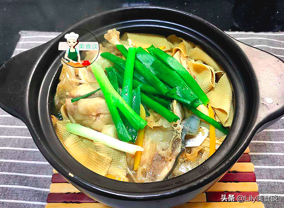 冷天，家人最馋我做的腐竹鱼头煲，焖一锅特鲜美，好吃营养又好做