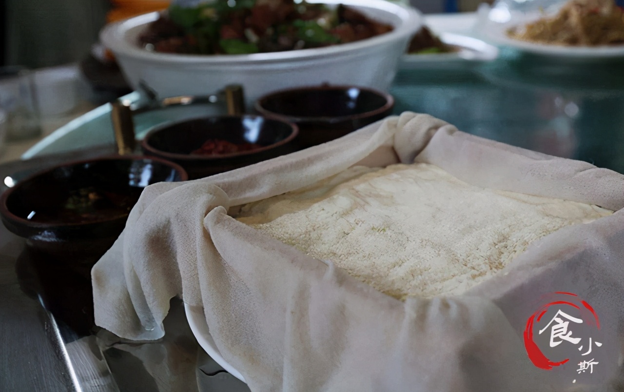 天底下那么多的物质，为什么只有卤水能点豆腐？到底是什么原理？