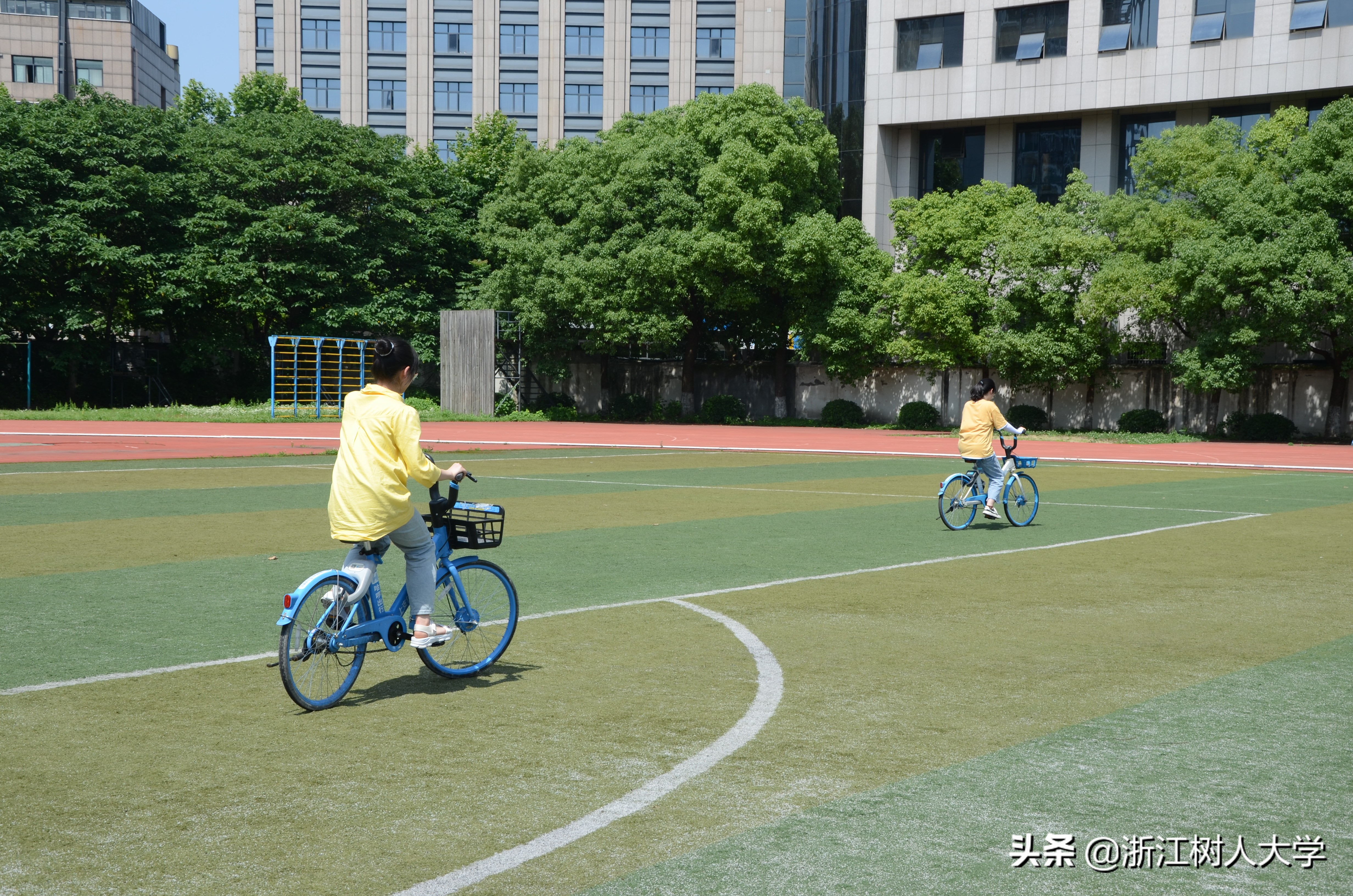 边挑战校园吉尼斯边学党史，真有意思