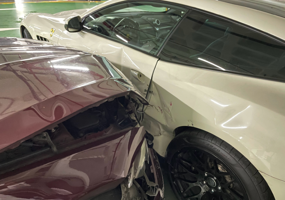 上海地库天价事故！女司机连撞法拉利、保时捷918，总价近2000万