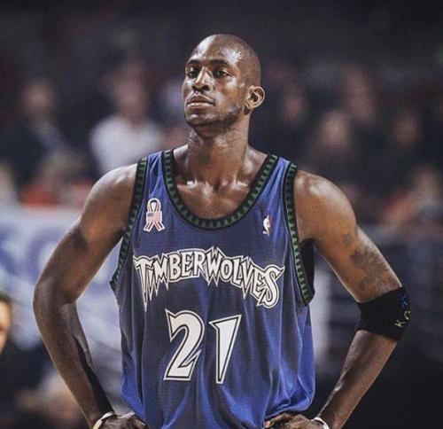 明尼苏达森林狼队——凯文加内特(森林狼时间不太长,图腾就是加内特)