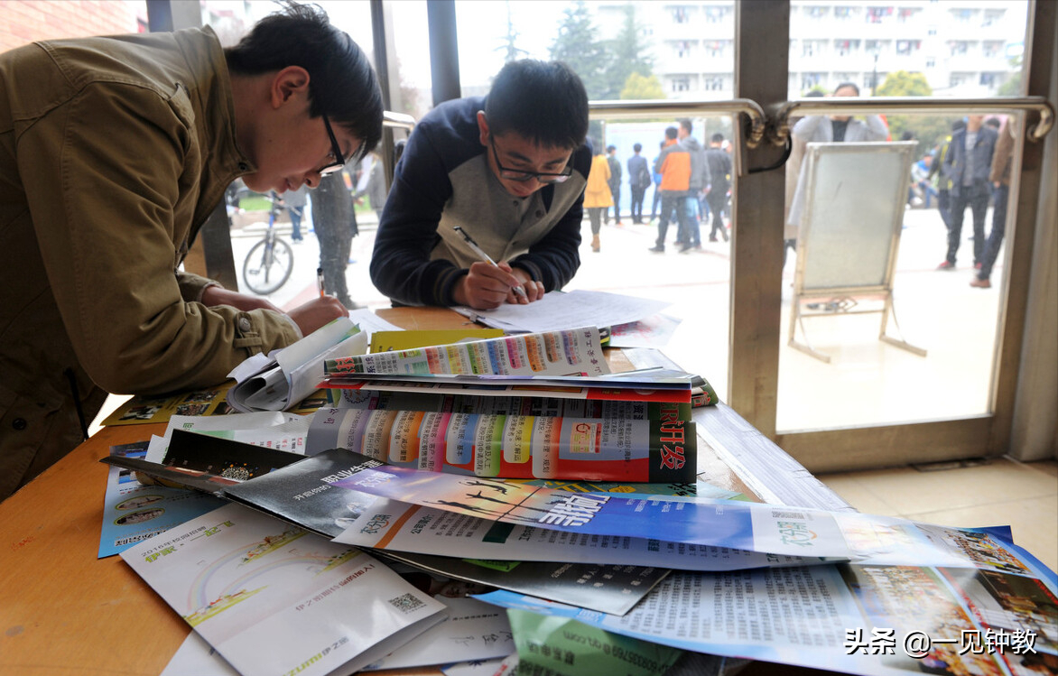 “公办大学”VS“民办大学”，毕业后才明白差别，希望你别选错