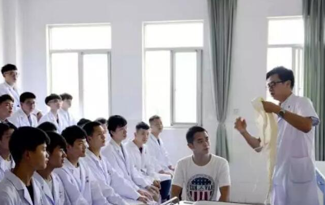 很受欢迎的4个医学专业，工作比较轻松收入也可以，就业也很容易