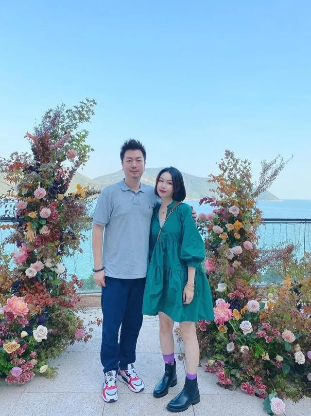 淚目!深圳男子陪患癌妻子剃光頭|5年3次抗癌,幸好你在身邊,在你身邊