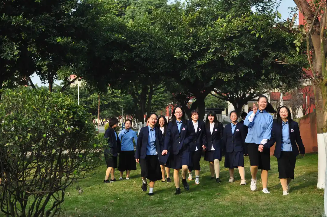 兜兜转转13所学校，停在了成川外！这群绵阳南山名师让家长安心了