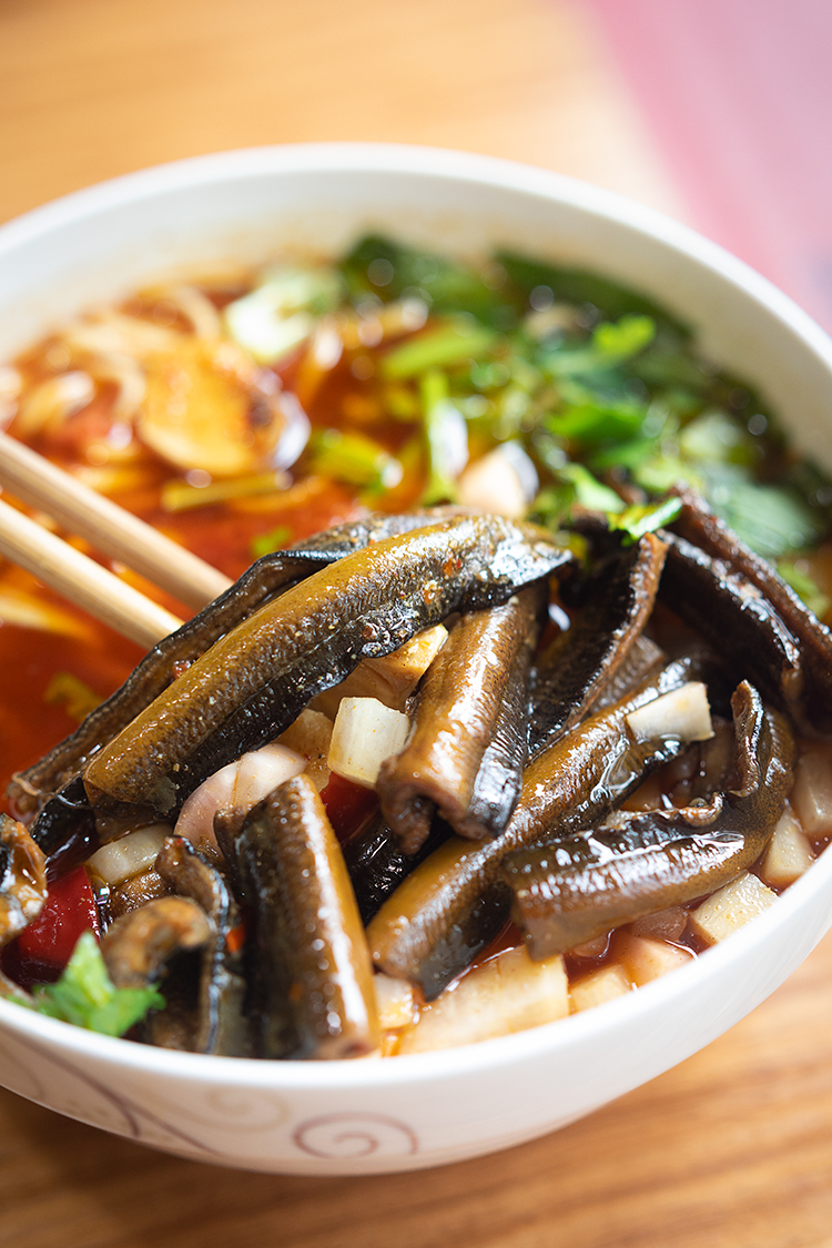 成都本地鳝鱼面测评!见识了面条中的爱马仕,还帮外地人排了雷