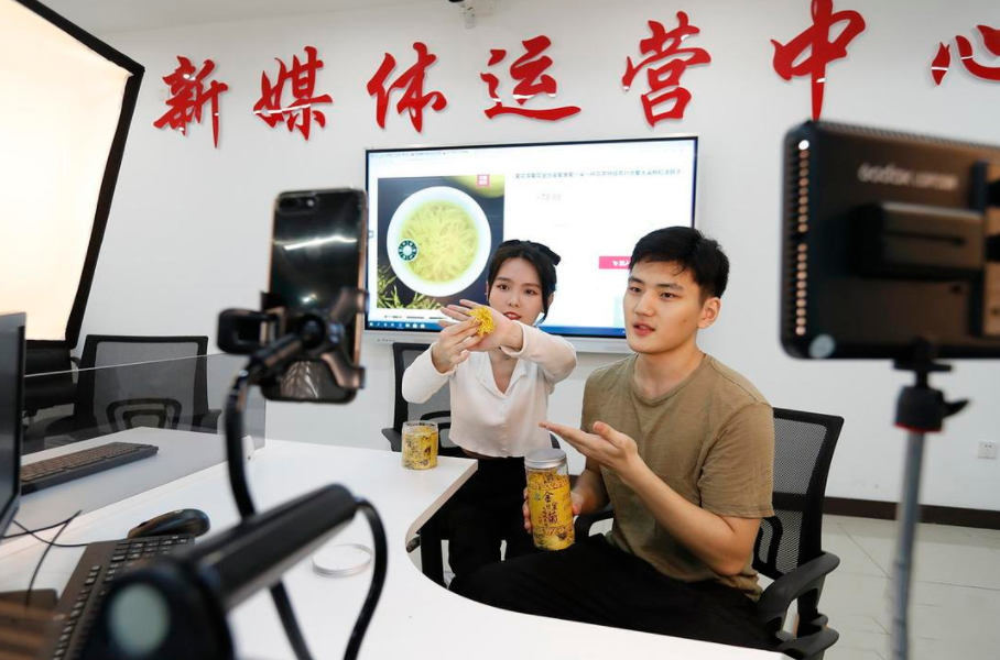 文科生毕业不好找工作，这4种专业前景好，丝毫不比理科生差