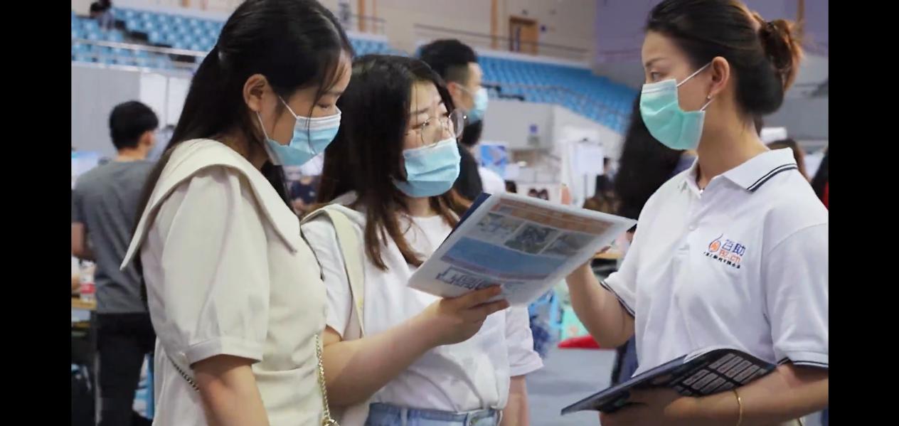 107家企业奔赴南京这所高校，带来4000多个岗位，软件和信息技术人才最紧俏！