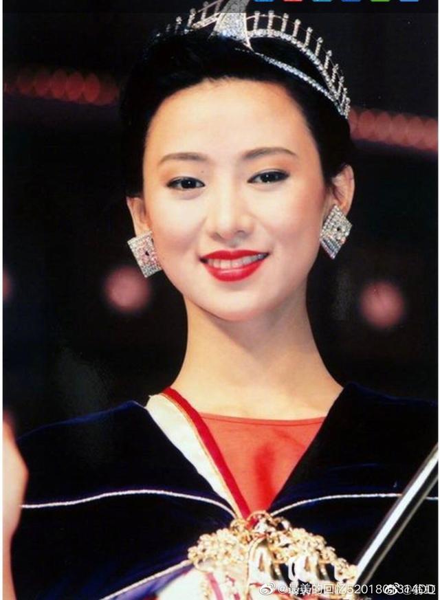 年轻时的翁虹，美貌倾城，仿佛人间尤物