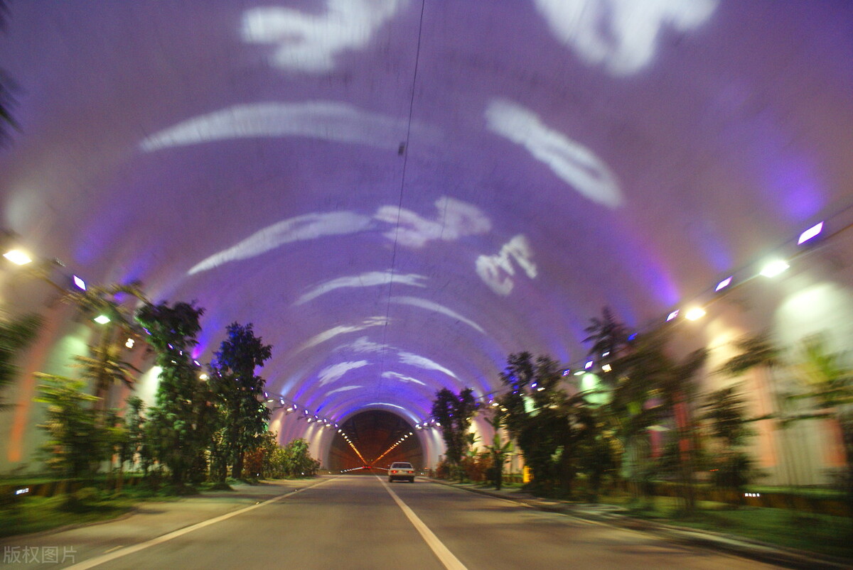陕西这一国内“最长”的穿山隧道内外皆有风景 十几分钟穿越南北