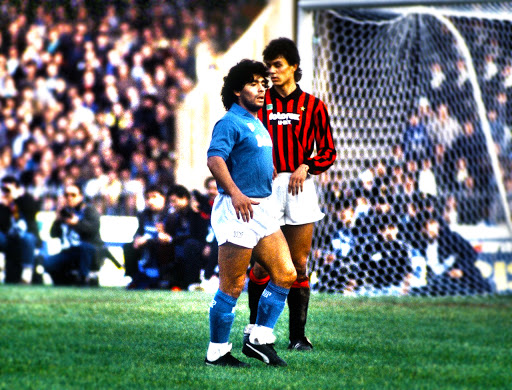 意大利球星马尔蒂尼照片(从一张图看马尔蒂尼的伟大，他一人对抗了整整3代伟大球员)