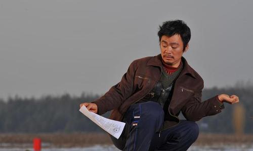 自以为是的人有多可悲？《树先生》臆想的成功，从来都是嘲讽的善