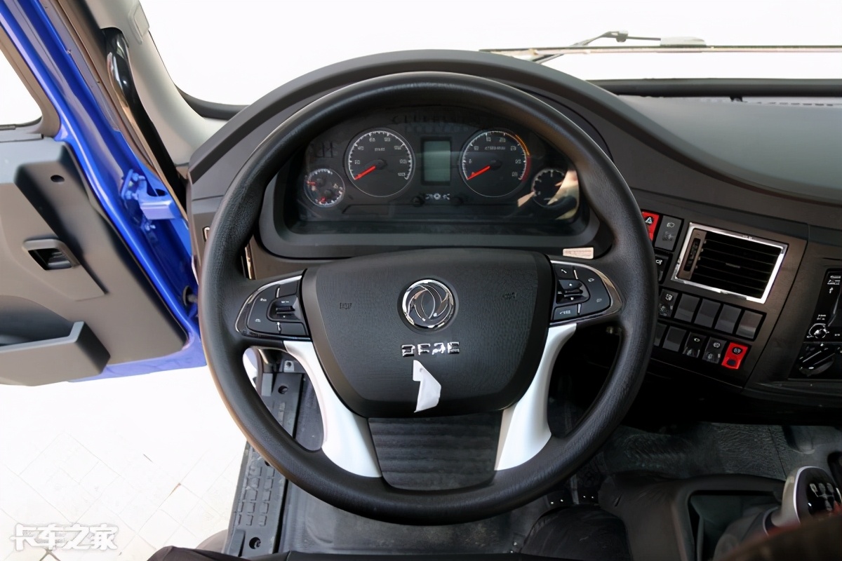 新款高顶驾驶室 国六玉柴动力,东风多利卡d9中卡配8米长货箱